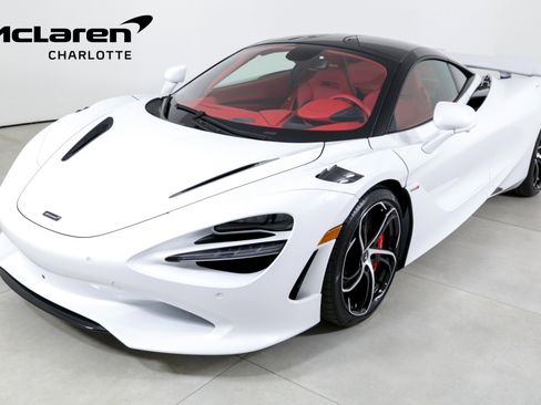 Used 2024 McLaren 750S image 1