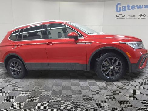Used 2022 Volkswagen Tiguan SE AWD/4WD image 1