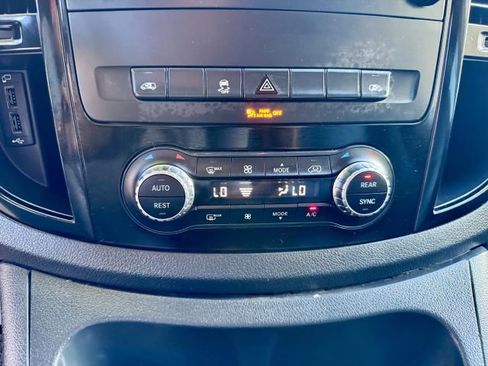 Used 2022 Mercedes-Benz Metris Passenger image 17