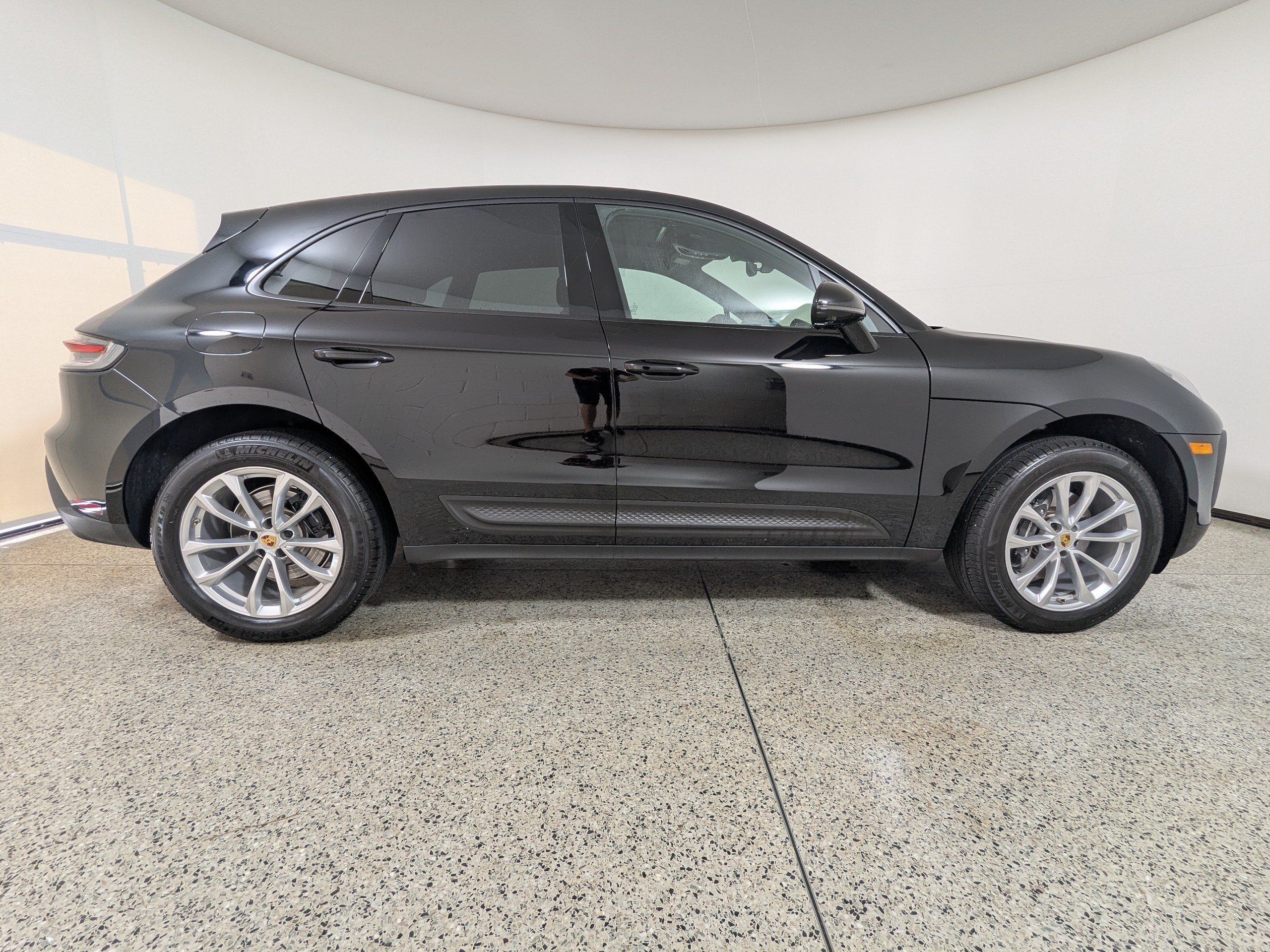 Used 2026 Porsche Macan AWD/4WD image 8