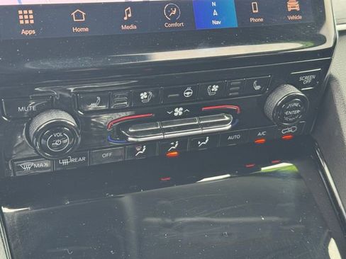 Certified 2022 Jeep Grand Cherokee L Limited w/ Luxury Tech Group II image 22