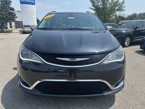 Used 2020 Chrysler Pacifica Limited FWD image 8