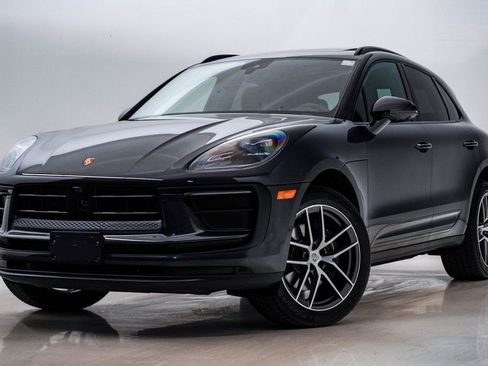 Certified 2025 Porsche Macan image 1