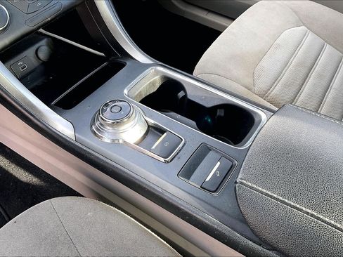 Used 2017 Ford Fusion SE image 11