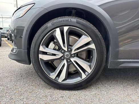 Used 2025 Volvo V60 B5 Cross Country Plus AWD/4WD image 5