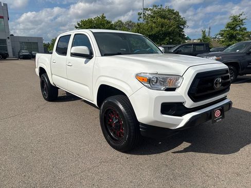 Used 2020 Toyota Tacoma SR AWD/4WD image 10