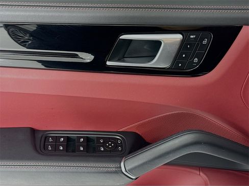 Used 2022 Porsche Cayenne Coupe image 11