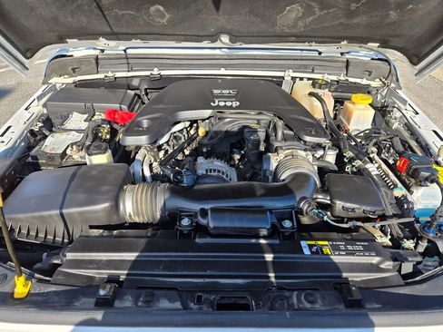 Used 2020 Jeep Gladiator Overland w/ LED Lighting Group AWD/4WD image 32