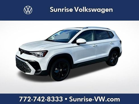 New 2026 Volkswagen Taos SE image 1