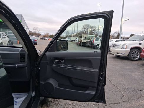 Used 2011 Jeep Liberty Sport w/ Popular Equipment Group AWD/4WD image 17