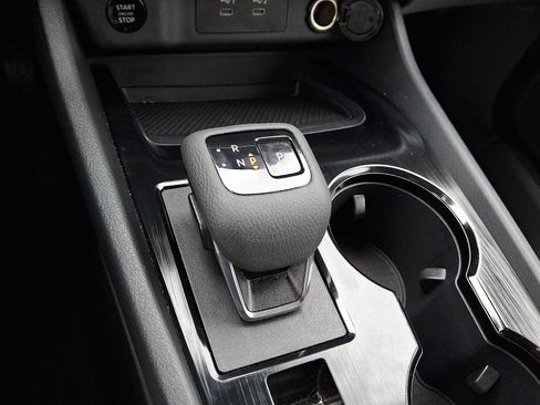 Used 2025 Nissan Rogue SV image 14