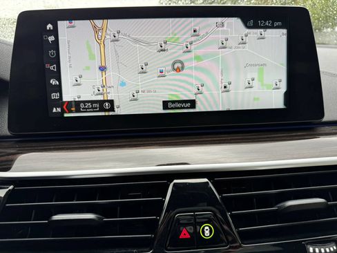 Used 2018 BMW 530e xDrive AWD/4WD image 39