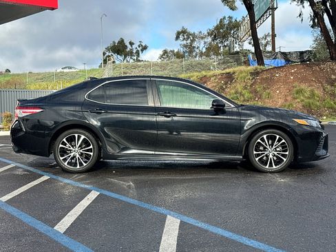 Used 2020 Toyota Camry SE image 6