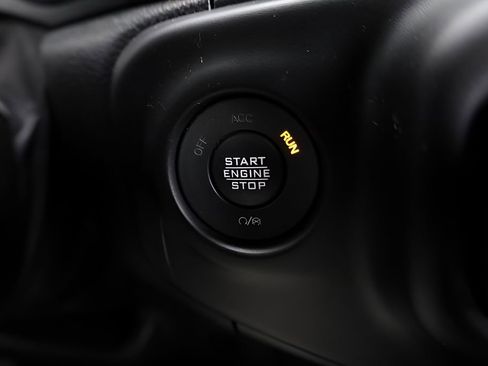 Used 2021 Jeep Gladiator Willys image 34