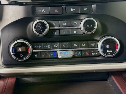 Used 2024 Ford Expedition Max Limited image 18