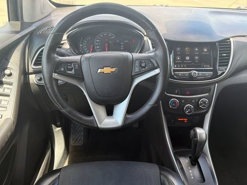 Used 2019 Chevrolet Trax LT w/ LT Convenience Package FWD image 14