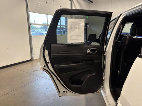 Used 2017 Jeep Grand Cherokee Altitude AWD/4WD image 24