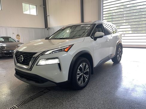 Used 2021 Nissan Rogue SV w/ Premium Package AWD/4WD image 3