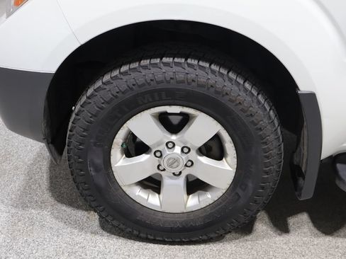 Used 2015 Nissan Frontier SV w/ SV Value Truck Package AWD/4WD image 10