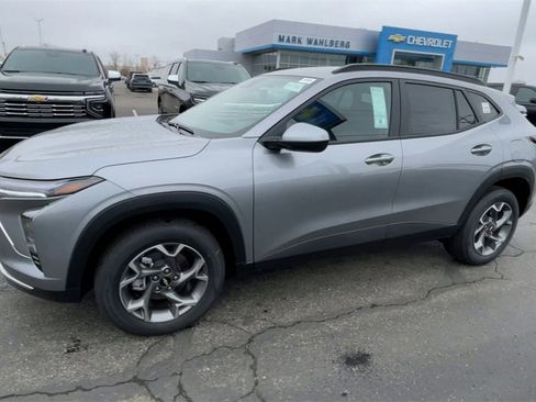 New 2026 Chevrolet Trax LT w/ Driver Confidence Package image 6