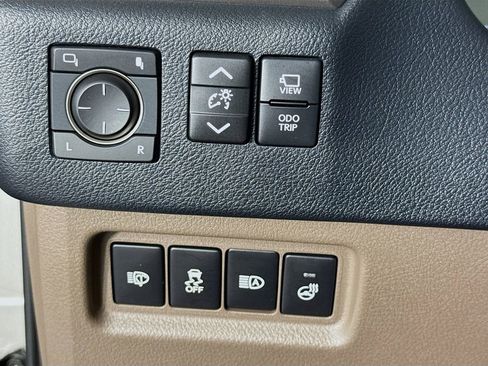 Used 2022 Lexus GX 460 Luxury w/ Accessory Package AWD/4WD image 15