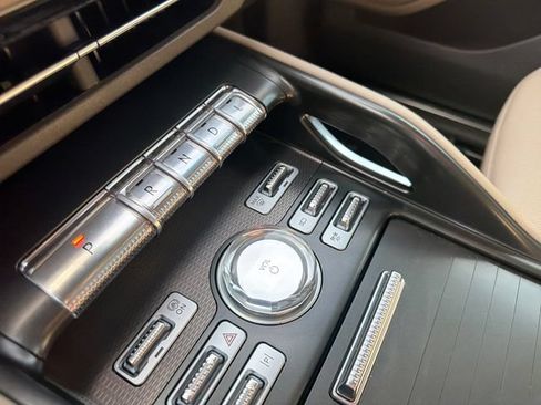Used 2024 Lincoln Nautilus Premier w/ Equipment Group 102A AWD/4WD image 27