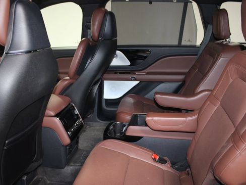 Used 2025 Lincoln Aviator Reserve w/ Equipment Group 201A AWD/4WD image 19