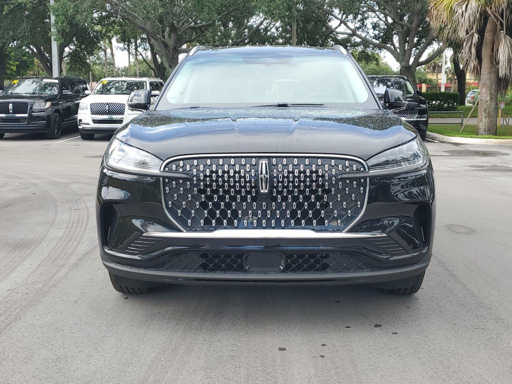 New 2026 Lincoln Aviator 2WD image 2