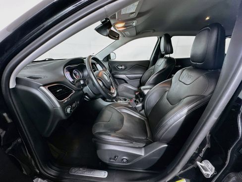 Used 2019 Jeep Cherokee Limited w/ Technology Group FWD image 13