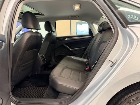Used 2018 Volkswagen Passat 2.0T SE image 20