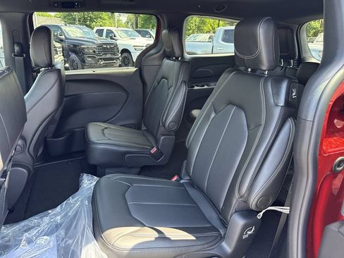 New 2027 Chrysler Pacifica Select FWD image 21