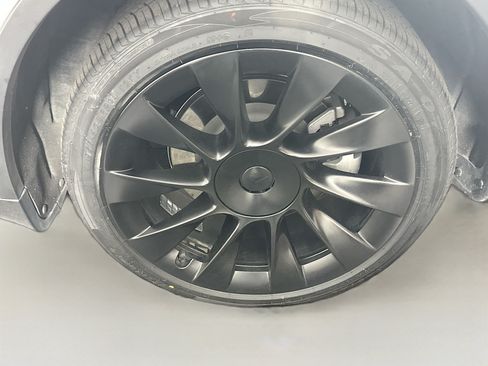 Used 2022 Tesla Model Y Long Range AWD/4WD image 11