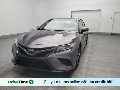 Used 2018 Toyota Camry SE FWD image 1