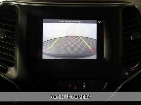 Used 2021 Jeep Cherokee Latitude AWD/4WD image 4