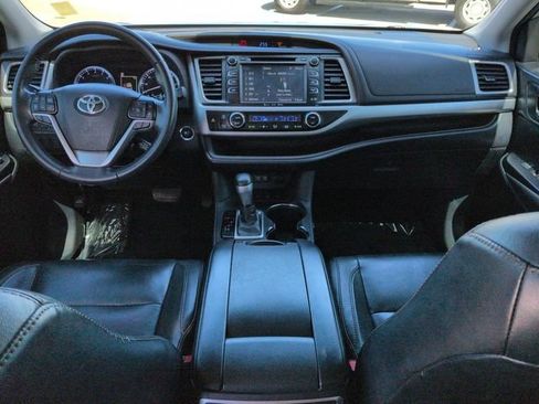 Used 2018 Toyota Highlander XLE AWD/4WD image 15