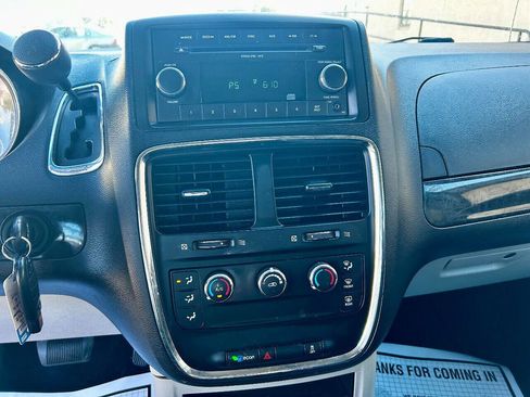 Used 2016 Dodge Grand Caravan image 12