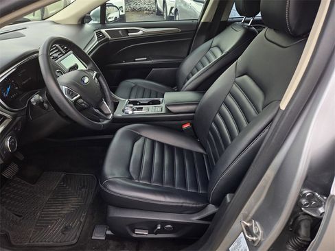 Used 2020 Ford Fusion SEL image 17