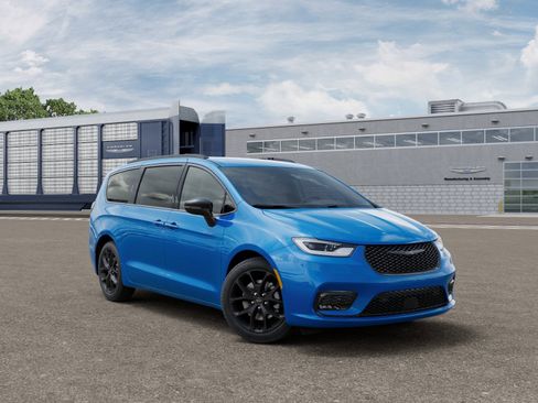 New 2026 Chrysler Pacifica Select image 6