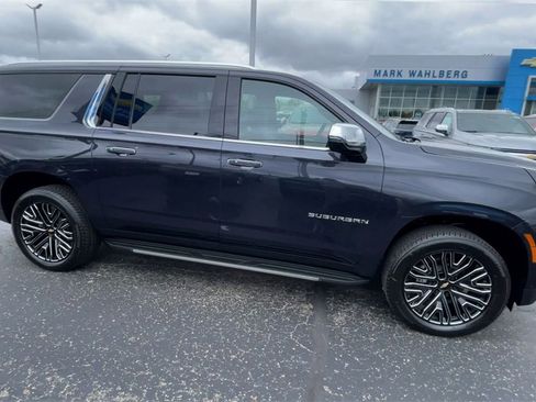 New 2025 Chevrolet Suburban Premier image 3