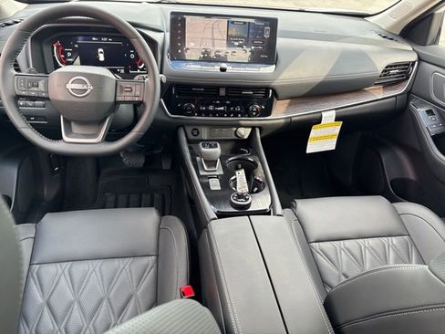 New 2026 Nissan Rogue Platinum w/ Platinum Premium Package image 2