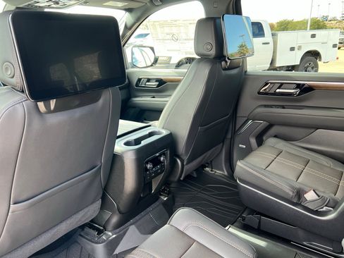 New 2026 Chevrolet Suburban High Country image 20