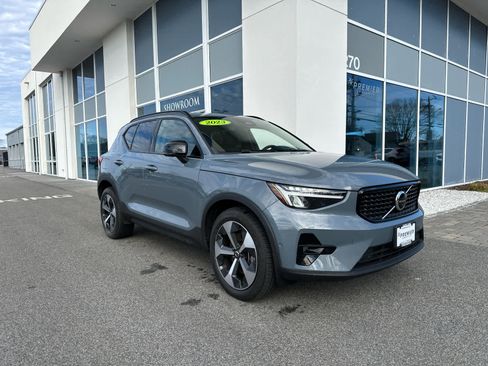 Used 2023 Volvo XC40 B5 Plus w/ Driver Assist Package image 3