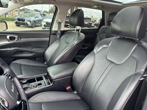 Used 2025 Kia Sorento EX w/ Panoramic Sunroof Package FWD image 18