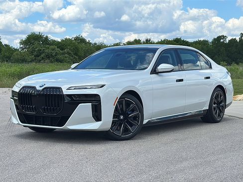 New 2024 BMW i7 xDrive60 w/ Executive Package image 2