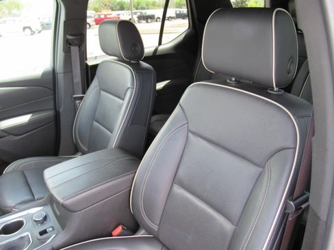 Used 2022 Chevrolet Traverse Premier AWD/4WD image 17