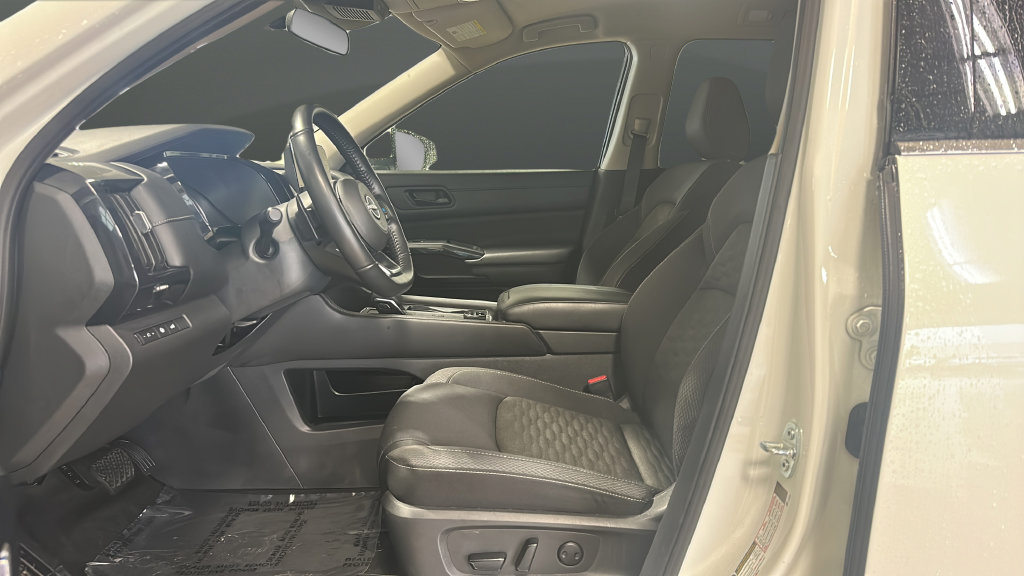 Used 2025 Nissan Pathfinder SV AWD/4WD image 9