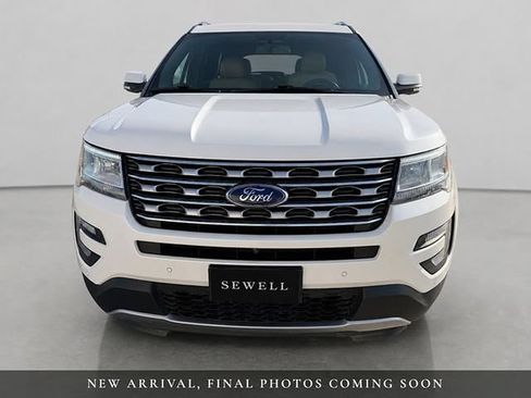 Used 2017 Ford Explorer Limited FWD image 2