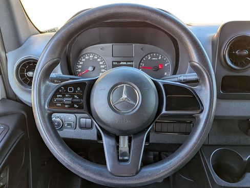 Used 2020 Mercedes-Benz Sprinter 2500 image 18