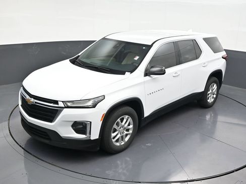Used 2023 Chevrolet Traverse LS FWD image 16