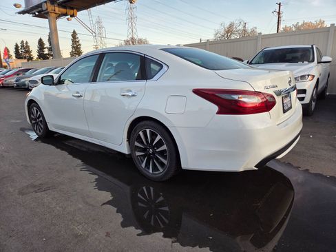 Used 2018 Nissan Altima 2.5 SV image 2